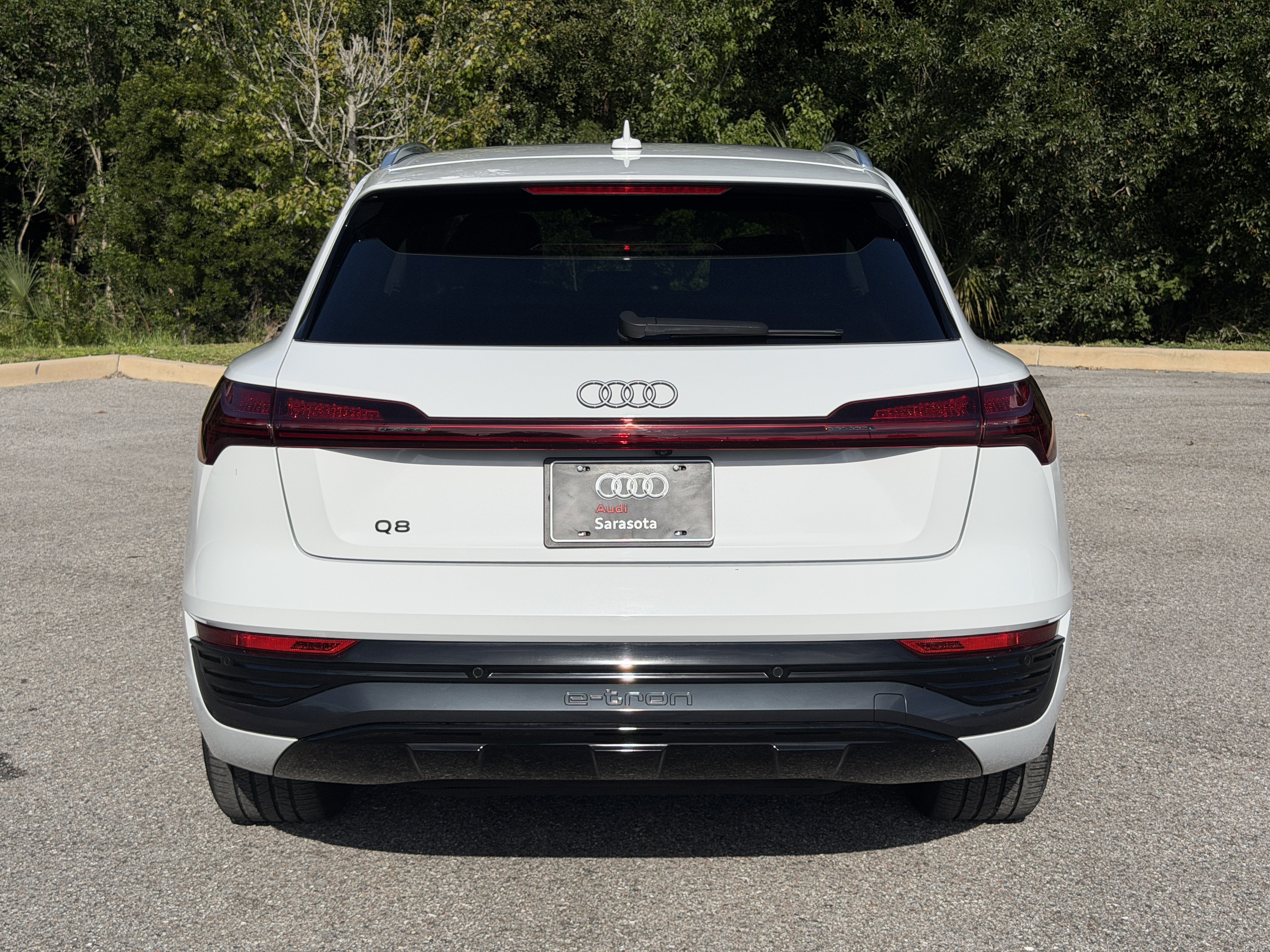 Used 2024 Audi Q8 e-tron Premium Plus w/ Premium Plus Package AWD/4WD image 6