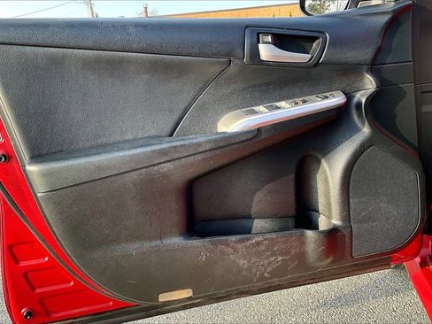 Used 2013 Toyota Camry SE image 16