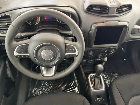 Used 2023 Jeep Renegade Latitude AWD/4WD image 24
