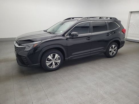 Used 2023 Subaru Ascent Premium image 2