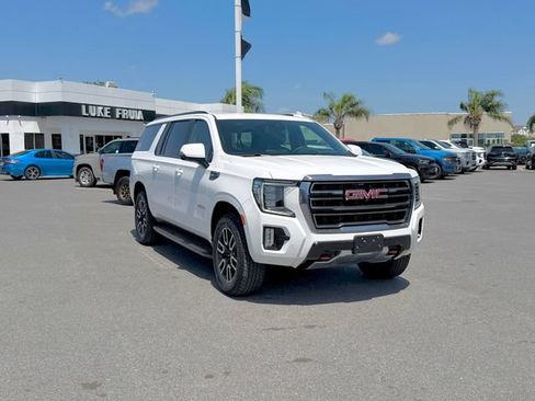 Used 2024 GMC Yukon XL AT4 w/ Technology Package AWD/4WD image 3