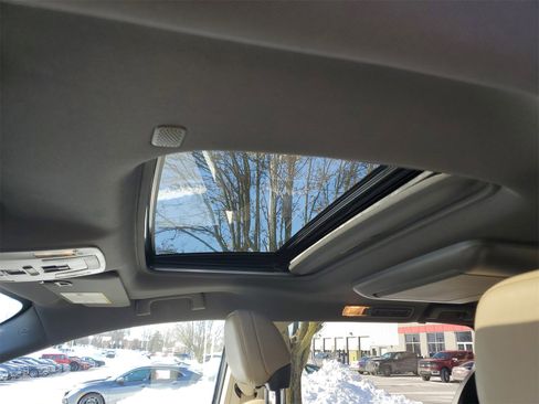 Certified 2022 Toyota Sienna XLE w/ XLE Plus Package image 18