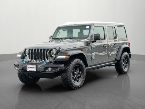Used 2023 Jeep Wrangler Unlimited w/ Cold Weather Group image 3