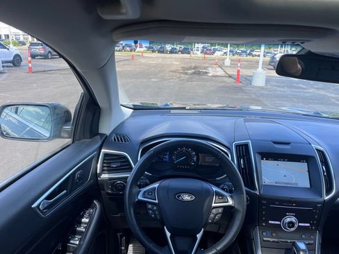 Used 2018 Ford Edge Titanium w/ Equipment Group 302A AWD/4WD image 22