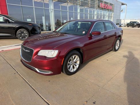 Used 2023 Chrysler 300 Touring RWD image 1