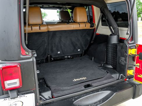 Used 2015 Jeep Wrangler Unlimited Sahara w/ Max Tow Package AWD/4WD image 52