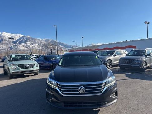 Used 2022 Volkswagen Passat 2.0T SE image 2