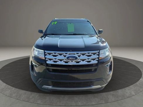 Used 2019 Ford Explorer XLT w/ Equipment Group 202A FWD image 2