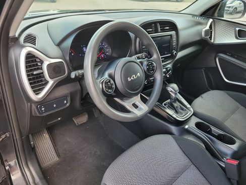 Used 2022 Kia Soul LX FWD image 3