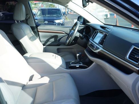 Used 2014 Toyota Highlander Limited image 21