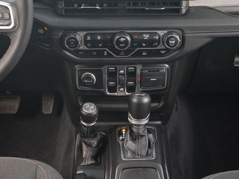 Used 2024 Jeep Wrangler Unlimited Sahara image 20