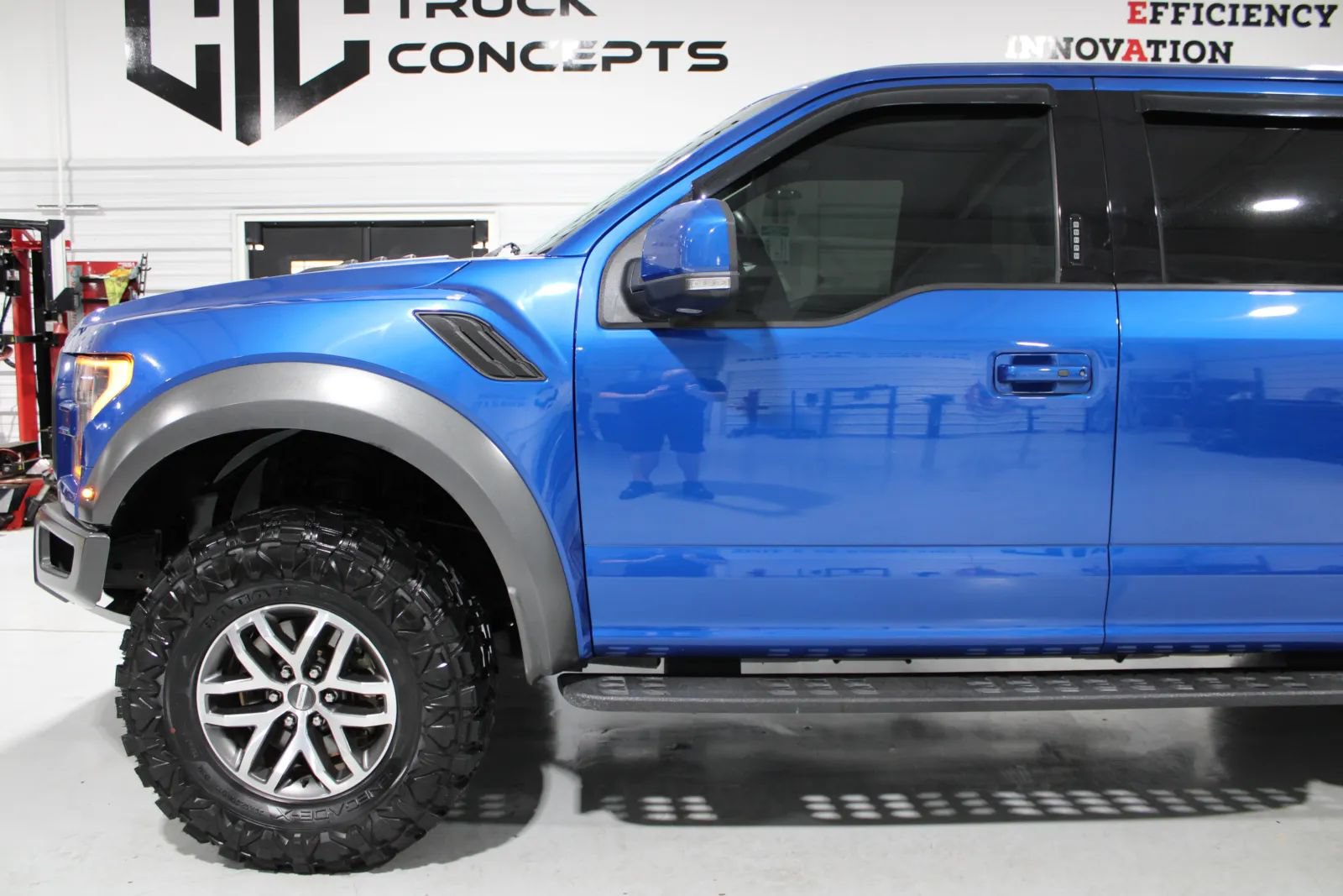 Used 2018 Ford F150 Raptor w/ Equipment Group 802A Luxury AWD/4WD image 11