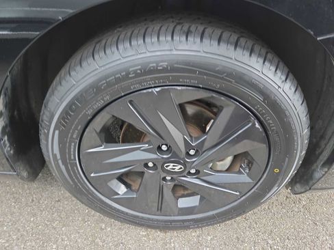 Used 2023 Hyundai Elantra SEL FWD image 2