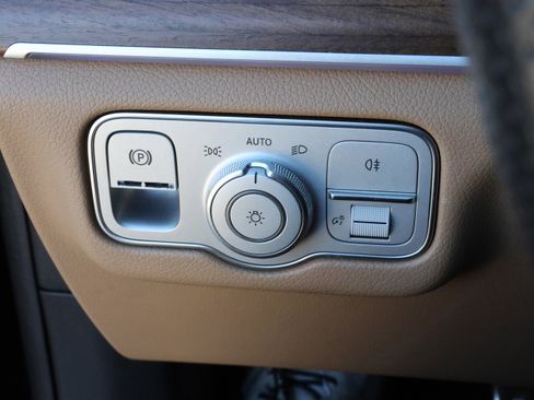 Used 2024 Mercedes-Benz GLS 450 4MATIC image 16