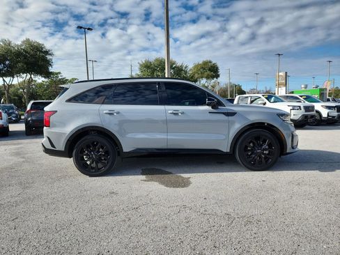 Used 2023 Kia Sorento SX image 2