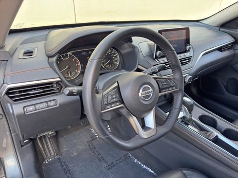 Used 2021 Nissan Altima 2.0 SR FWD image 13