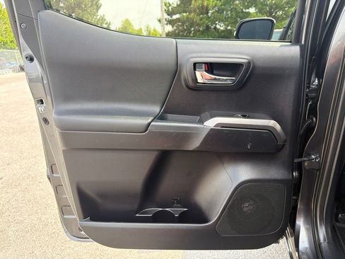 Used 2018 Toyota Tacoma TRD Sport w/ TRD Premium Sport Package RWD image 15