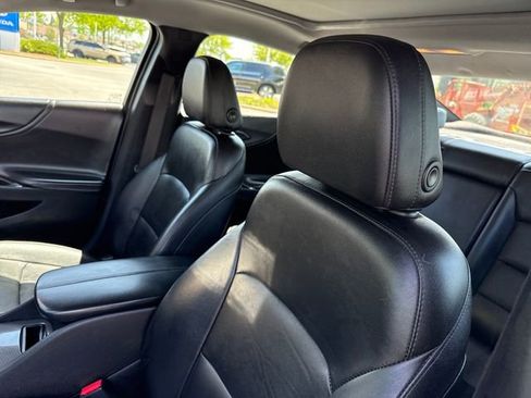 Used 2017 Chevrolet Malibu LT w/ Leather Package FWD image 12