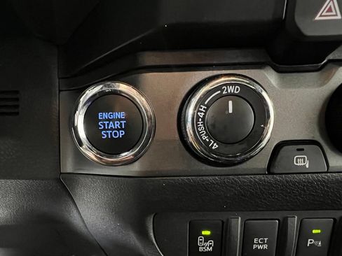 Used 2020 Toyota Tacoma TRD Sport w/ TRD Premium Sport Package AWD/4WD image 28