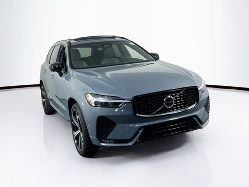 Used 2022 Volvo XC60 B5 R-Design w/ Advanced Package image 3