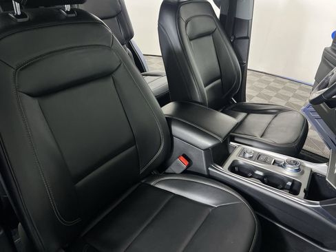 Used 2023 Ford Explorer XLT w/ Equipment Group 202A AWD/4WD image 28