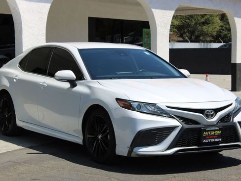 Used 2021 Toyota Camry XSE FWD image 3