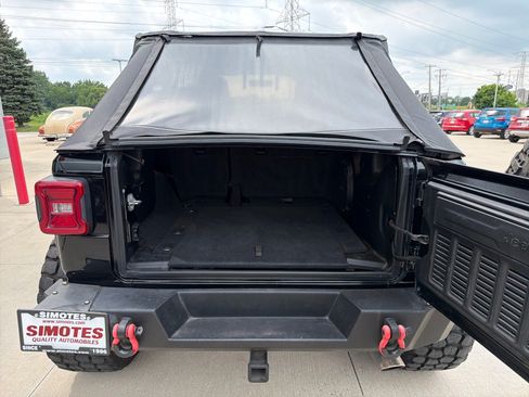 Used 2018 Jeep Wrangler Unlimited Rubicon AWD/4WD image 9