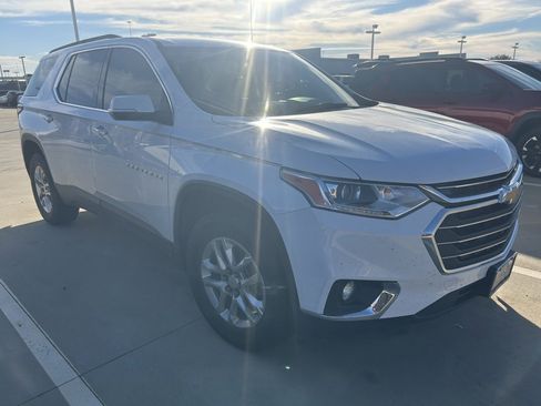 Used 2021 Chevrolet Traverse LT image 13