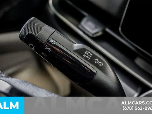 Used 2025 Kia Carnival FWD image 30