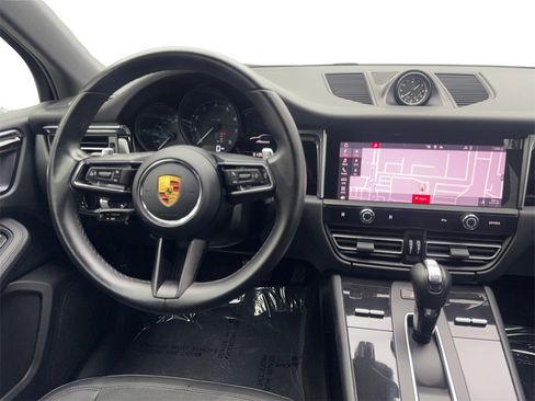 Used 2022 Porsche Macan image 52