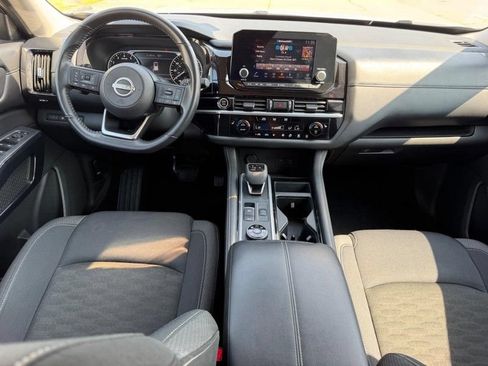 Used 2024 Nissan Pathfinder SV AWD/4WD image 10