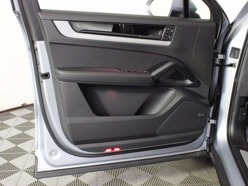 Certified 2025 Porsche Cayenne Coupe image 15