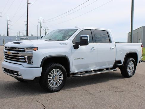 Used 2022 Chevrolet Silverado 2500 High Country w/ Safety Package II AWD/4WD image 2