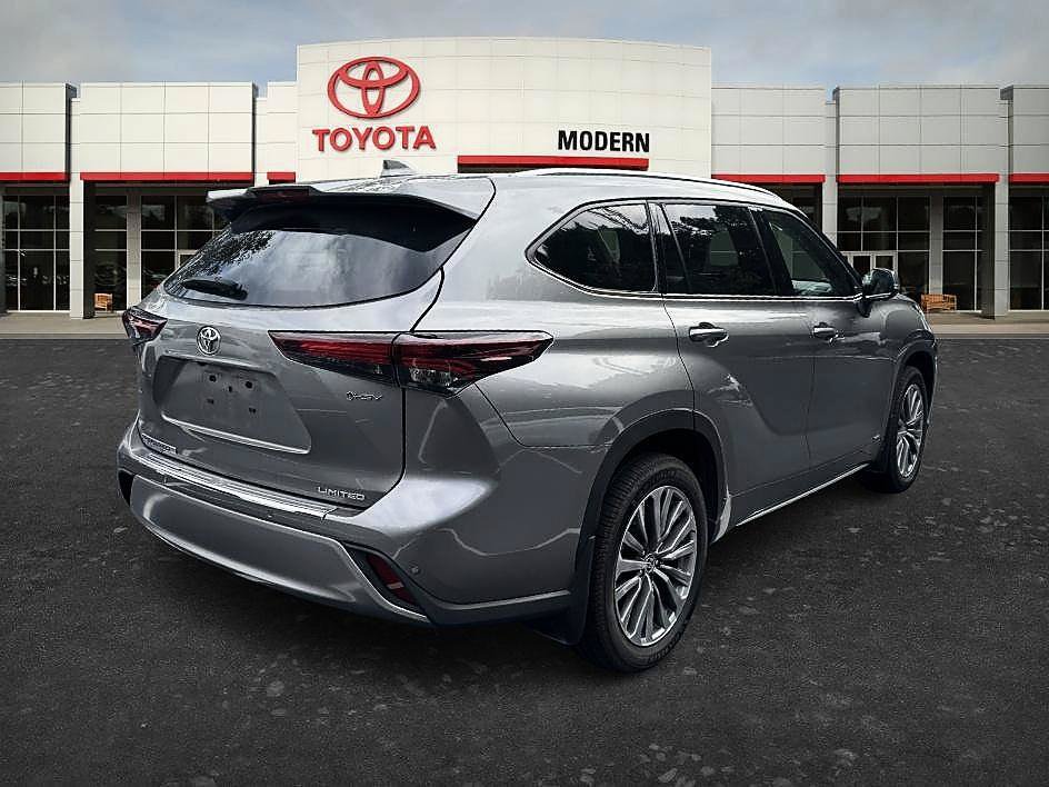 Used 2025 Toyota Highlander Limited AWD/4WD image 15