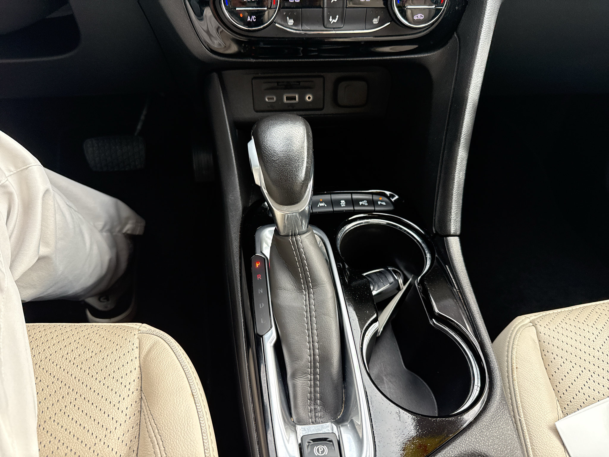 Used 2022 Buick Encore GX Essence w/ Advanced Technology Package FWD image 21