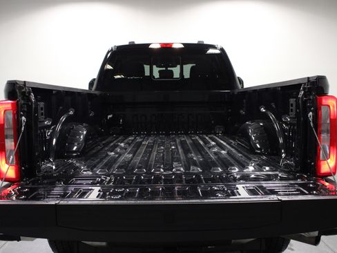 Used 2025 Ford F250 XLT image 14