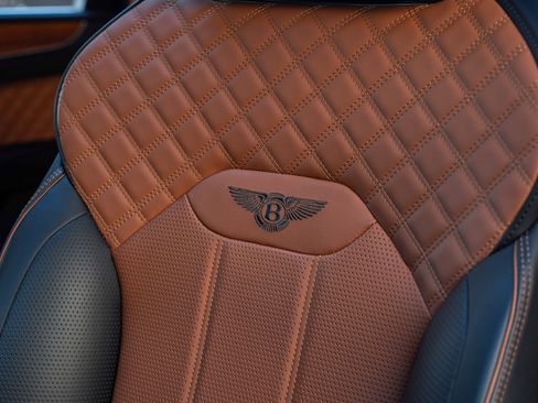 Used 2023 Bentley Bentayga image 24