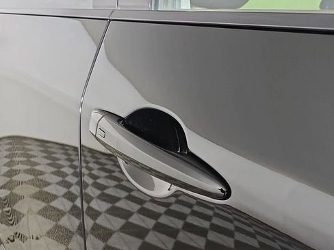 Used 2023 Nissan Rogue SV image 5