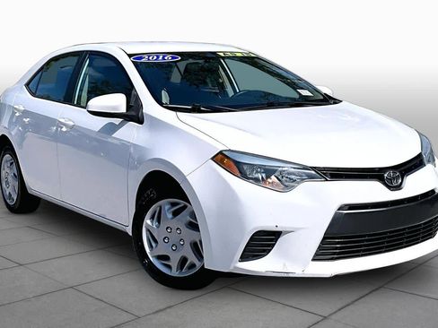 Used 2016 Toyota Corolla LE FWD image 3
