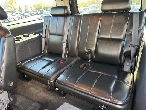 Used 2007 GMC Yukon XL SLT w/ SLT Preferred Equipment Group image 18