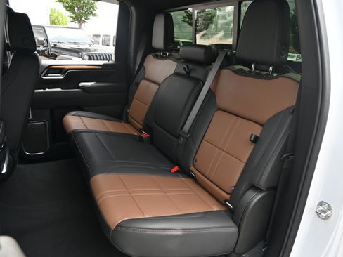 Used 2025 Chevrolet Silverado 3500 High Country w/ High Country Premium Package AWD/4WD image 34