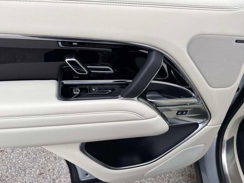 Certified 2023 Land Rover Range Rover SE image 13