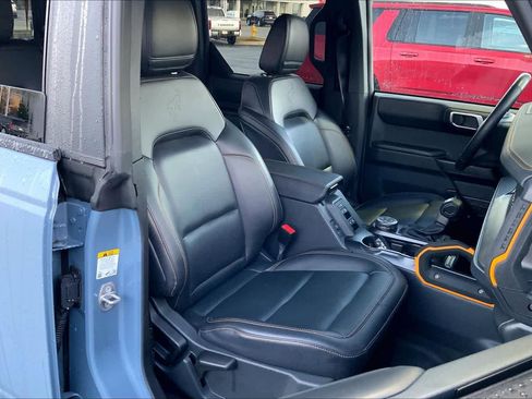 Used 2024 Ford Bronco Badlands image 8