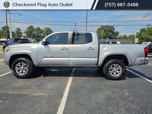 Used 2018 Toyota Tacoma SR5 RWD image 2