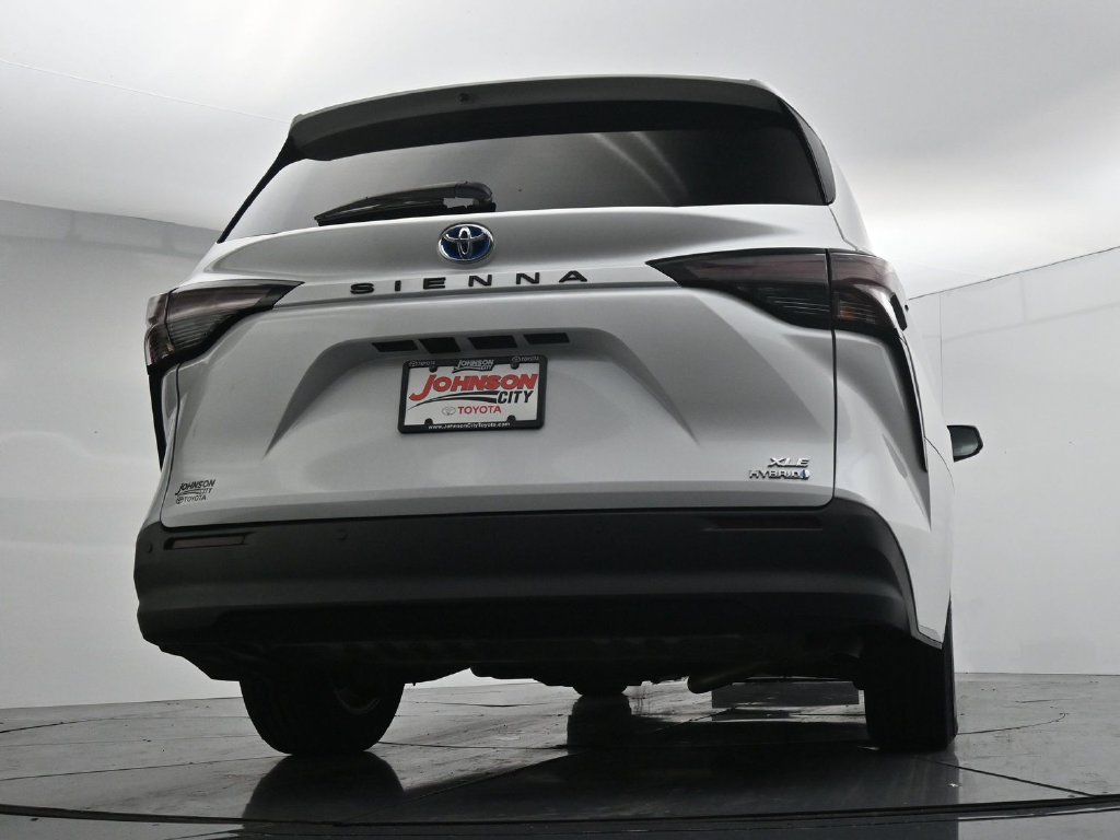 Used 2024 Toyota Sienna XLE FWD image 35