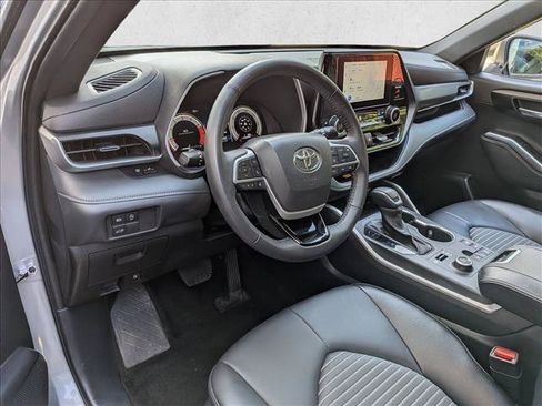 Certified 2025 Toyota Highlander XSE AWD/4WD image 10