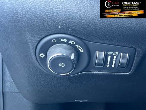 Used 2024 Jeep Compass Latitude AWD/4WD image 26