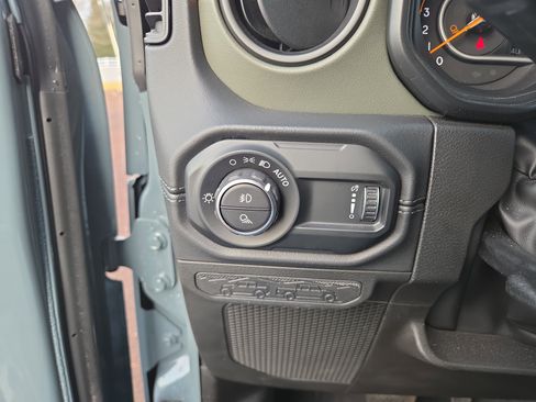 Used 2024 Jeep Gladiator Mojave image 32