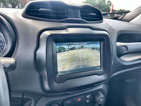 Used 2021 Jeep Renegade Latitude FWD image 14