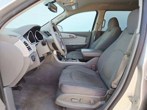 Used 2010 Chevrolet Traverse LT w/ Personal Connectivity Package FWD image 8